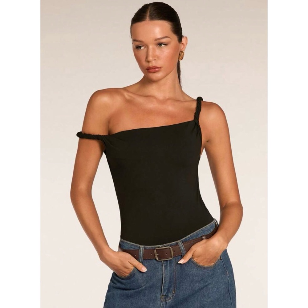 💞 2 for $15 💞 NWT SHEIN Asymmetric Twist Strap Bodysuit Top